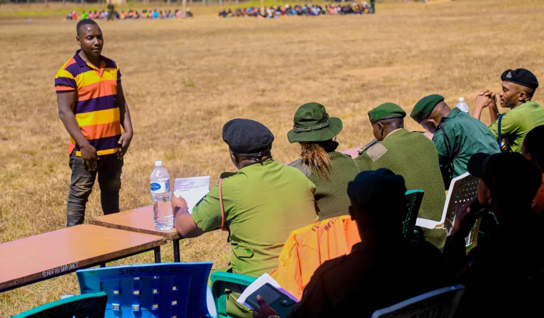 Kijana akiwa kwenye usaili ili kuomba ajira ya muda mfupi katika Shamba la Miti Sao Hill liliko Wilaya ya Mufindi, Iringa.
